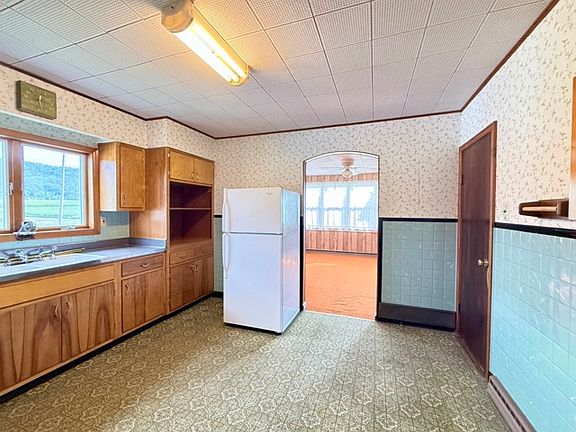 5th image of 843 Bellevue Rd