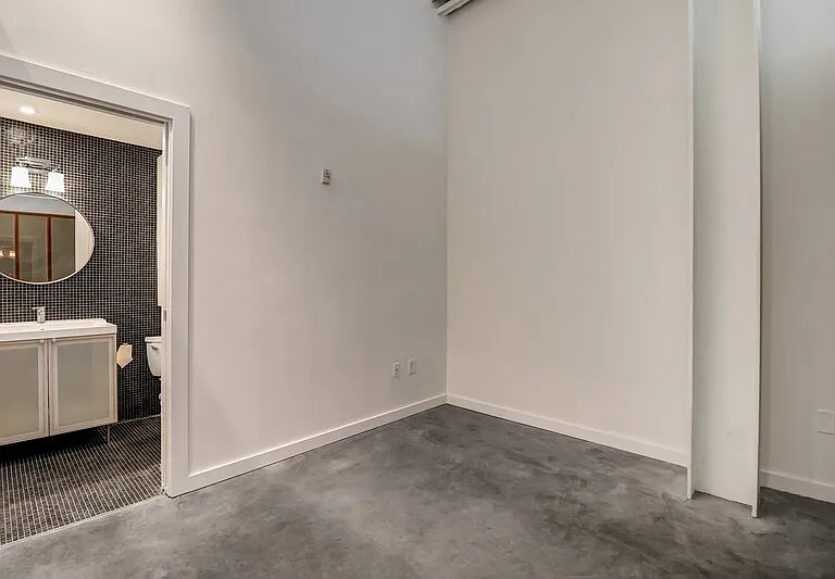 2514 Abercorn St #205 — Photo 4