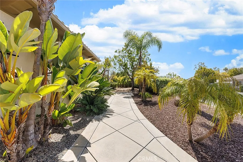 4 bed, 4.5 bath, 5121 sqft, $7,500 — Photo 3