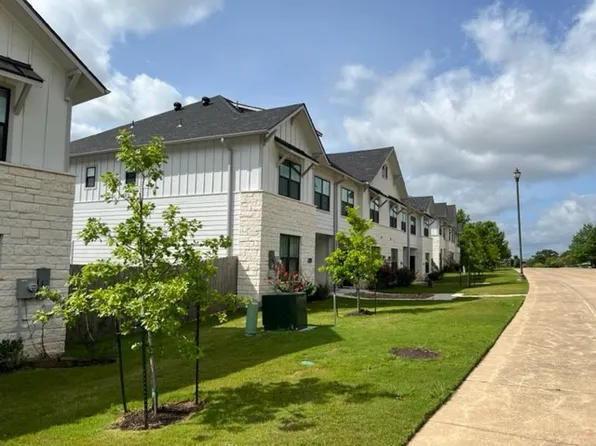 2106 Crescent Pointe Pkwy, College Station, TX 77845