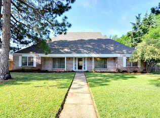 3704 Shady Valley Dr, Arlington, TX 76013
