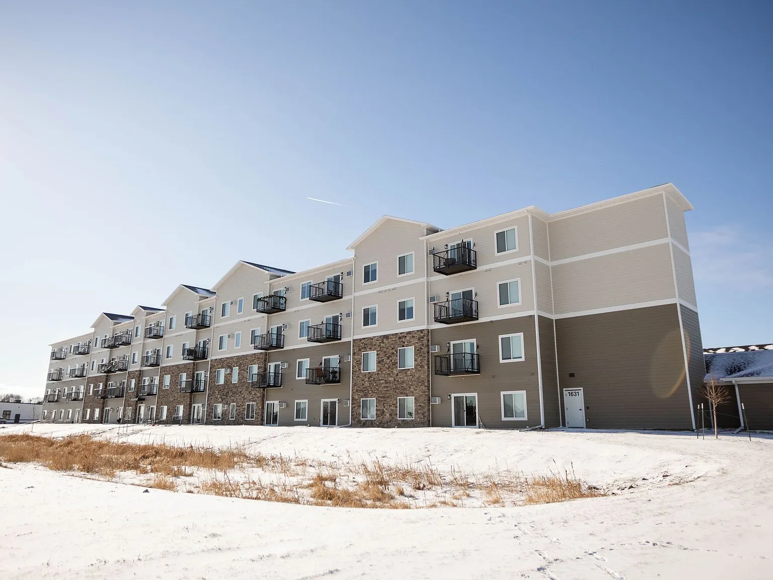 The Plains Apartments — Photo 1