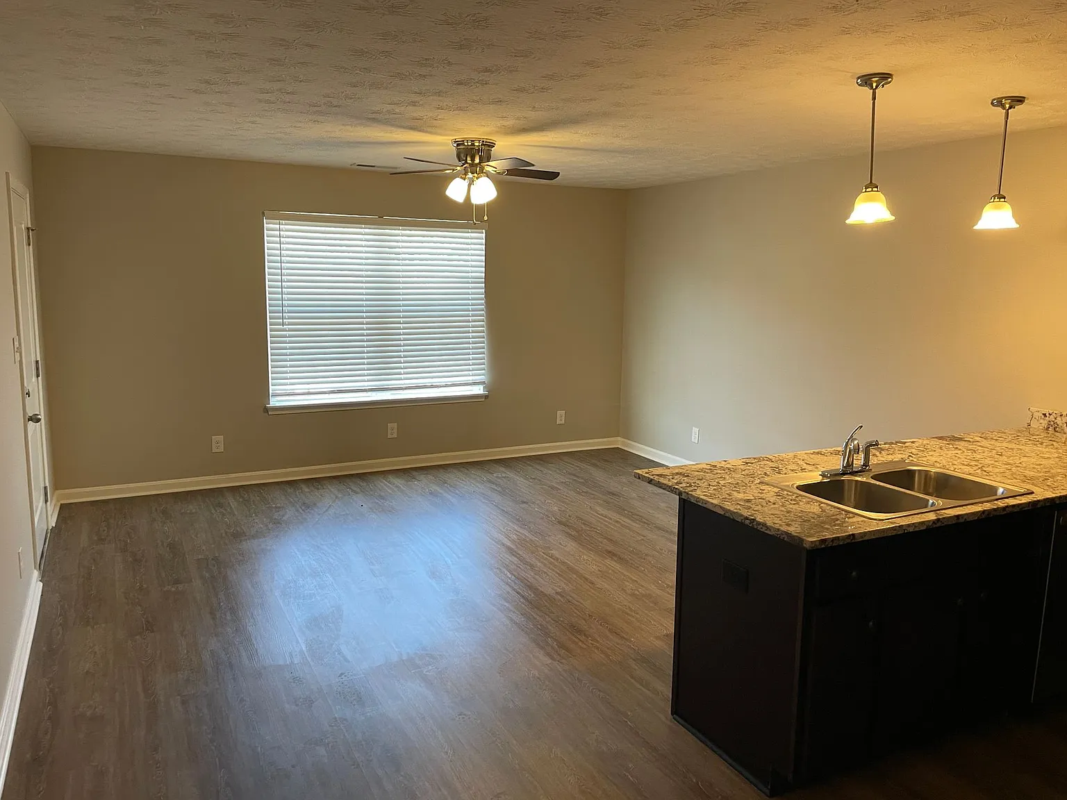 Six Mile Lane Apartments — Photo 2