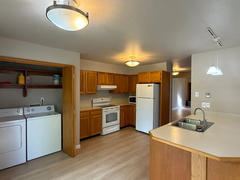 1037 Driftwood Dr — Photo 7