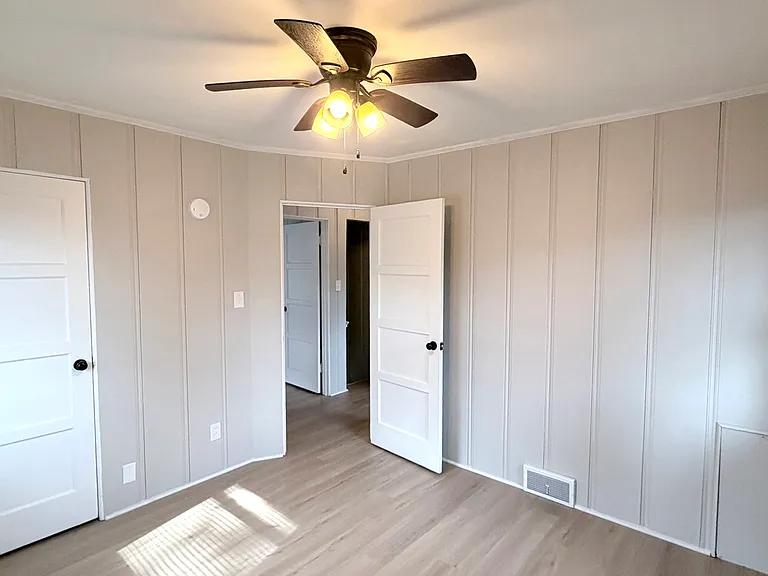 1025 Covert Ave — Photo 7