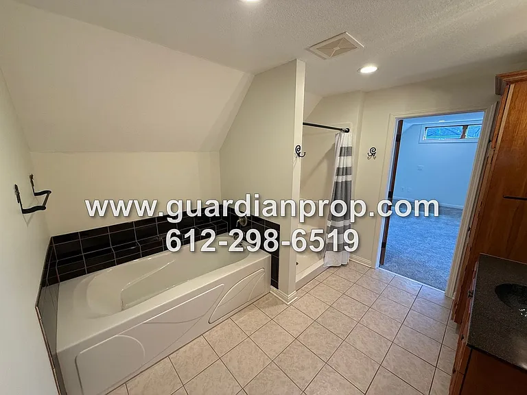 2202 Saint Croix St — Photo 15