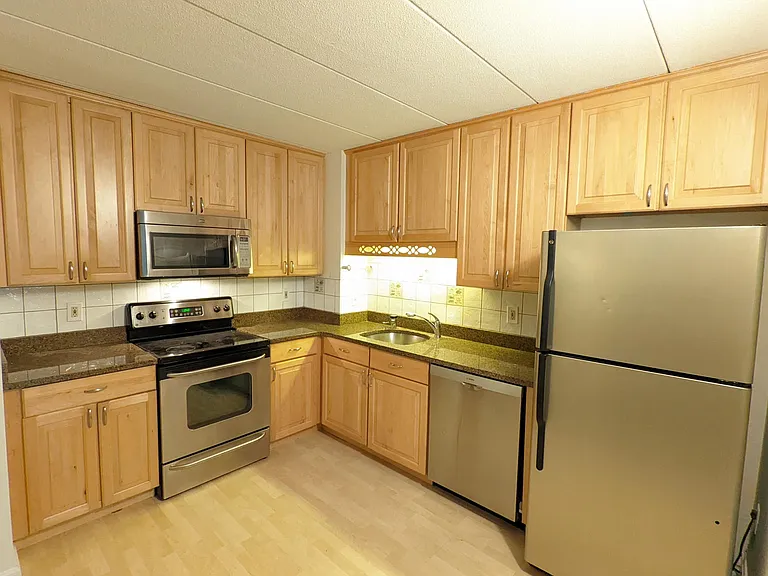 28 Lee St #2 — Photo 2