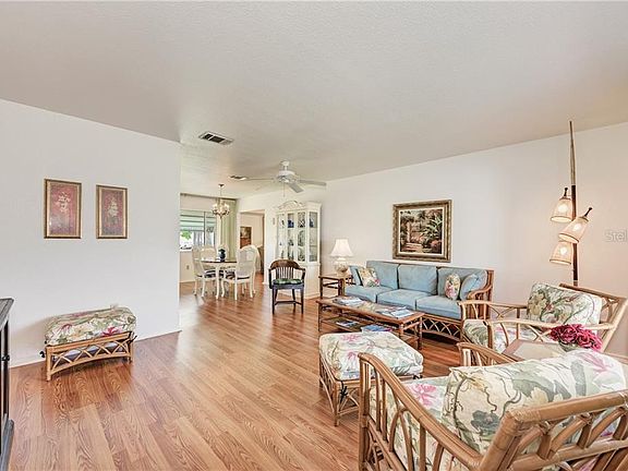 5th image of 6916 Roslyn Ct