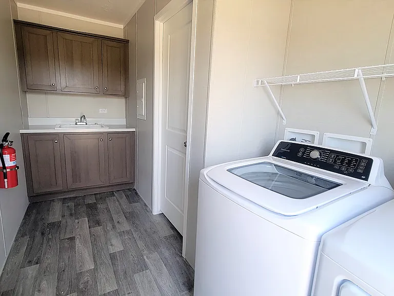 537 Iowa St — Photo 19