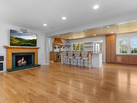 4th image of 31142 Princeton Ave