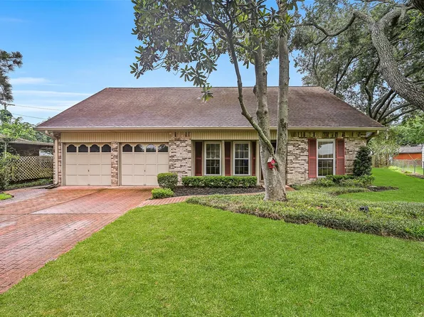 912 Oak Vista Ct, Friendswood, TX 77546