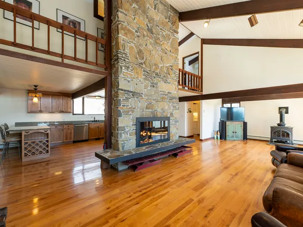 1877 Willard Road, Hartford, VT 05059