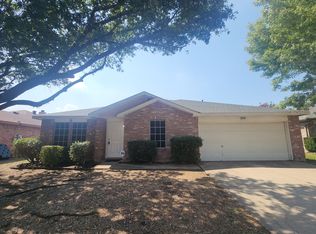 325 Taylor St, Saginaw, TX 76179