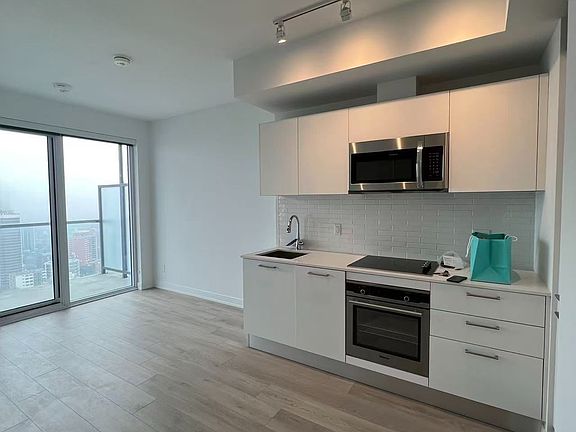3rd image of 3 Gloucester St #3203