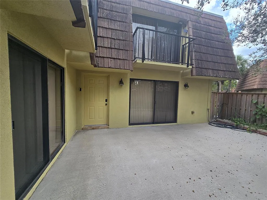 2 bed, 2.5 bath, 1285 sqft, $1,950 — Photo 2