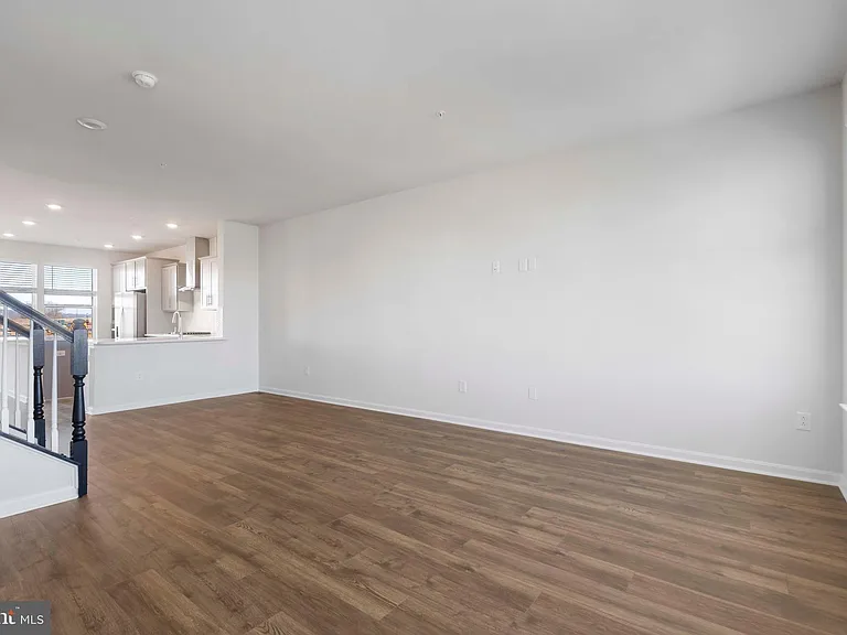 462 Tiller St — Photo 6