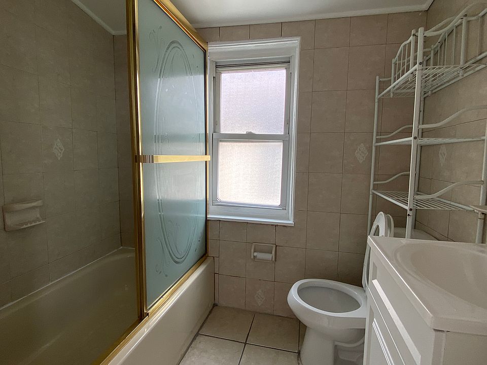 1st image of 289 Woodside Ave APT 3
