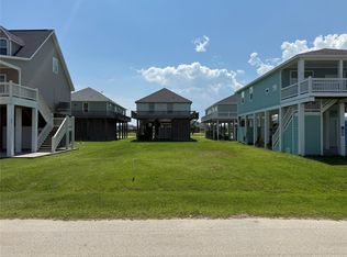 979 Crane Ln, Pt Bolivar, TX 77650