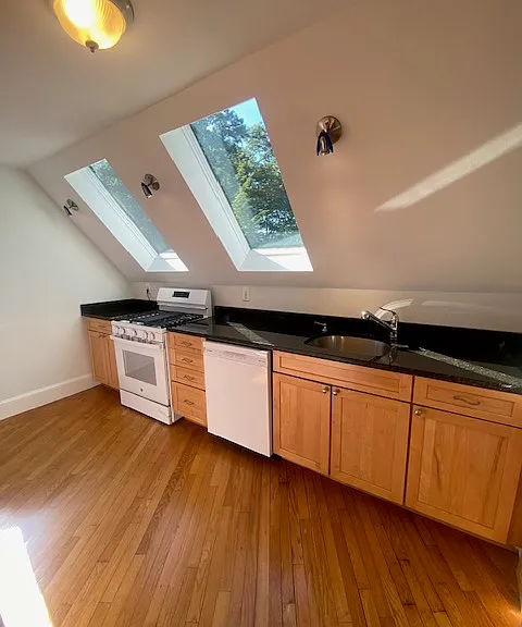 369-371 Lexington St #3 — Photo 3