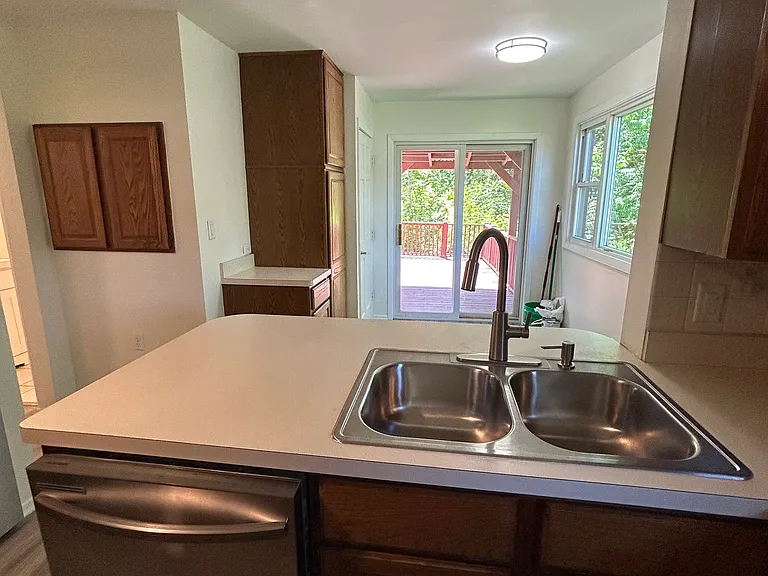 110 E Main St — Photo 12