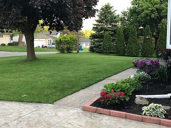 5th image of 856 Sherry Dr