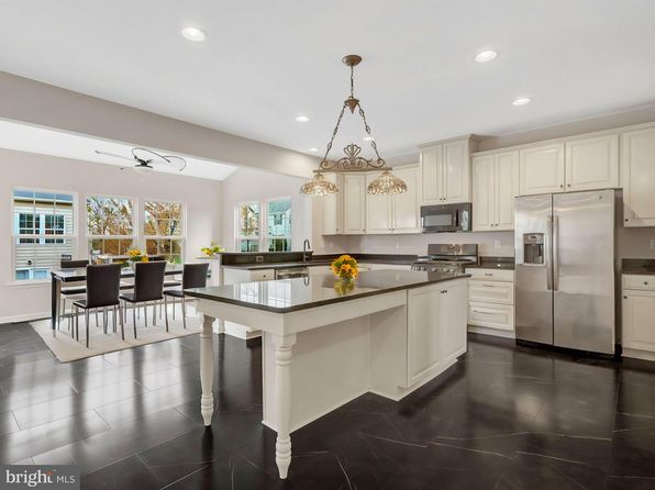 25067 Great Berkhamsted Dr, Aldie, VA 20105