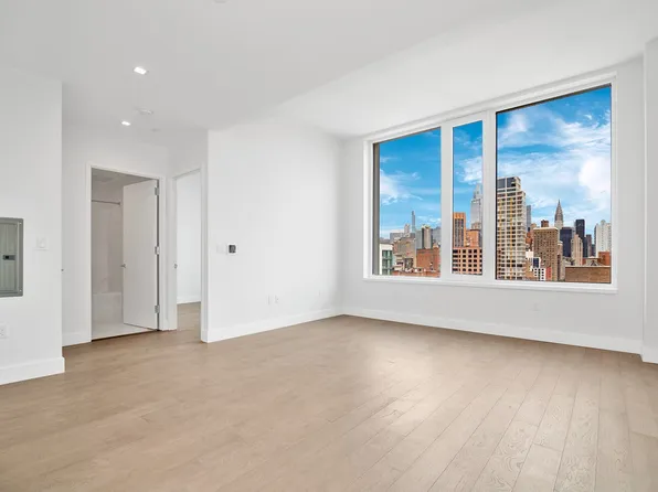 200 East 23rd Street 17B image 2 of 10