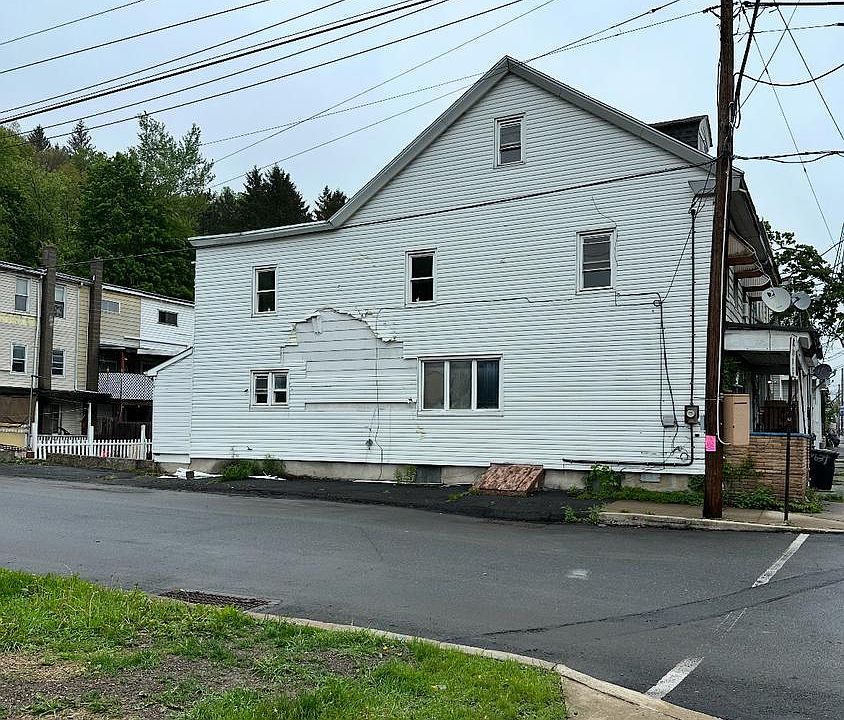 1st image of 639 W Centre St