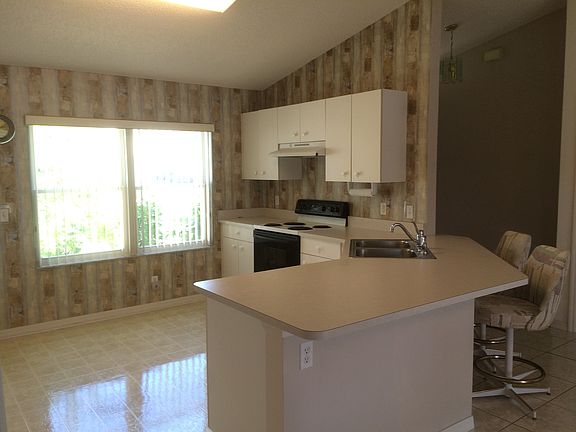 4th image of 1740 Arash Cir