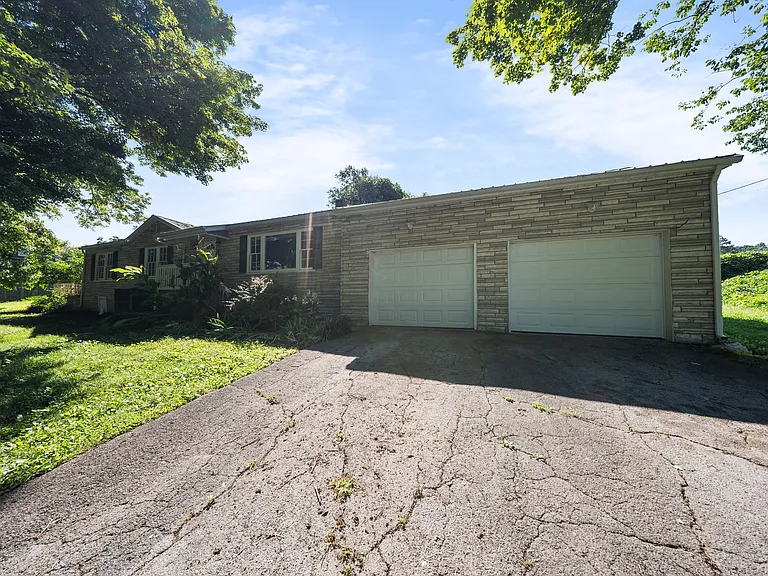7149 Hotchkiss Valley Rd E — Photo 2
