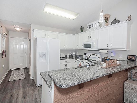 5th image of 9783 Cobblebrook Dr