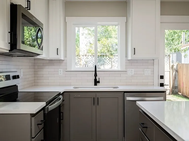8838 N Drummond Ave — Photo 13
