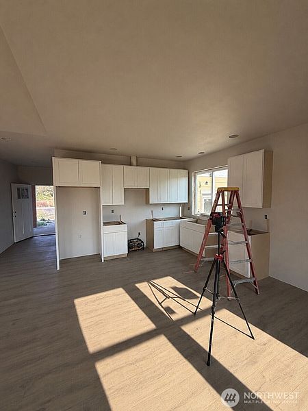 5th image of 809 E 6th Street