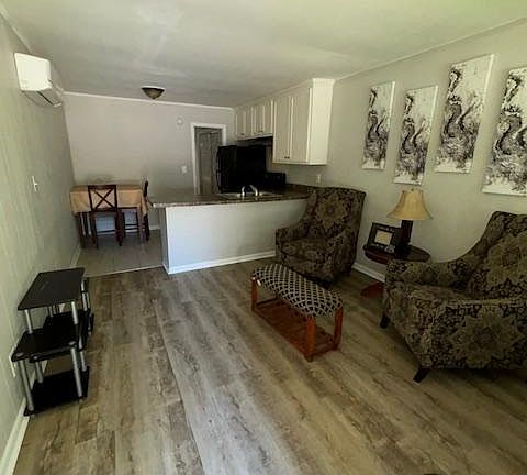 5th image of 407 Brady Dr