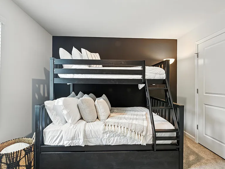 611 W Vincent Dr — Photo 13