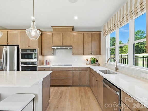 3rd image of 426 Nash St