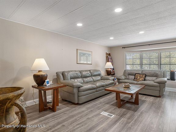 3rd image of 14310 Rialto Ave