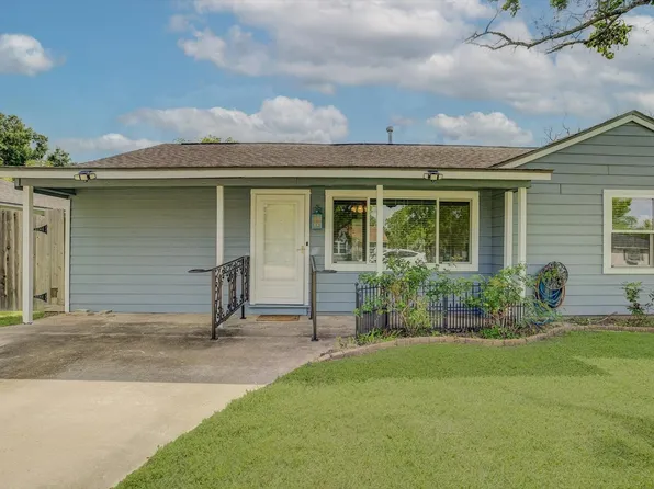 413 Farrer St, Angleton, TX 77515