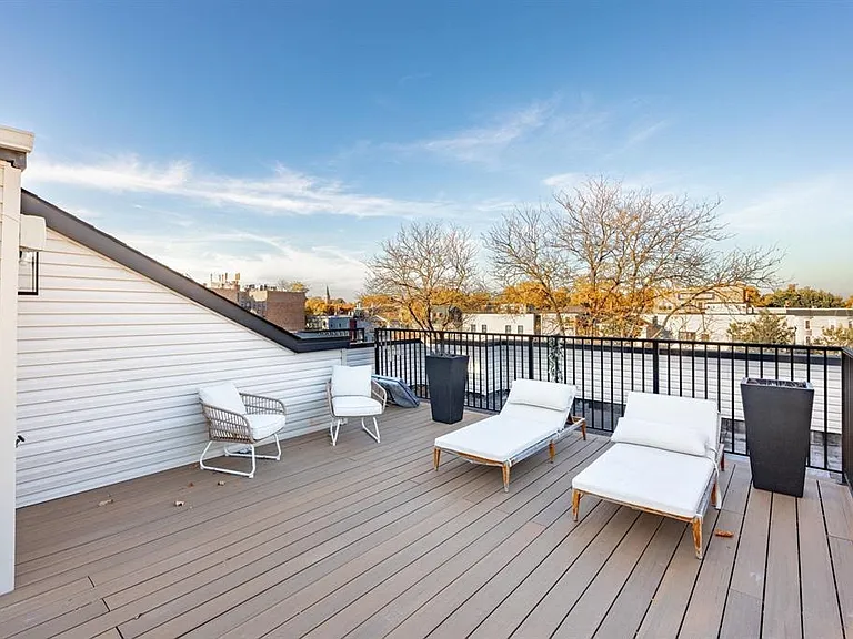 25 Waverly St #2 — Photo 2