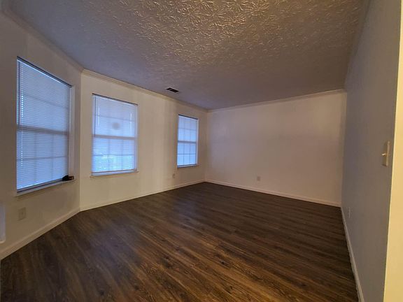 5th image of 2719 Plennie Ln