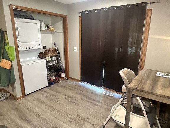 3rd image of 3303 Carnelian St