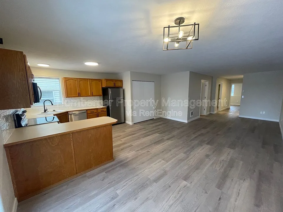 1605 E Hartson Ave #1