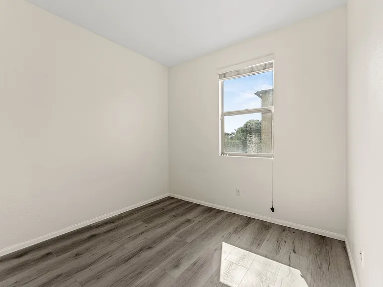 503 S Brea Blvd #18 — Photo 32