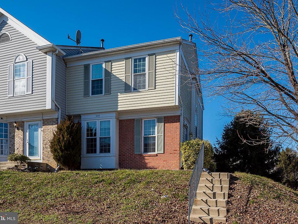 1st image of 200 Royal Oak Ct
