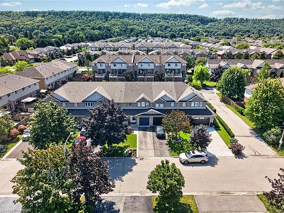 5th image of 11 Elderberry Ave