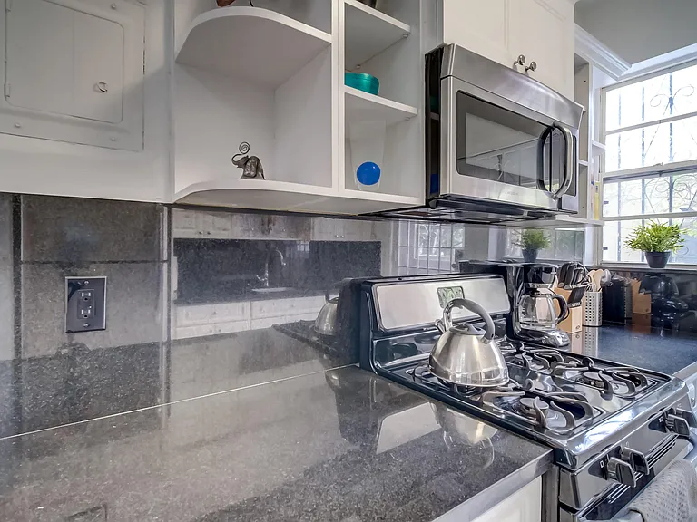 825 Jefferson Ave #2 — Photo 10