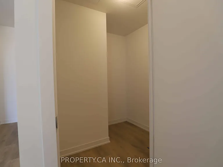899 Queen St E #410 — Photo 14