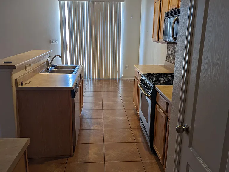 2320 Academic Pl SE — Photo 8