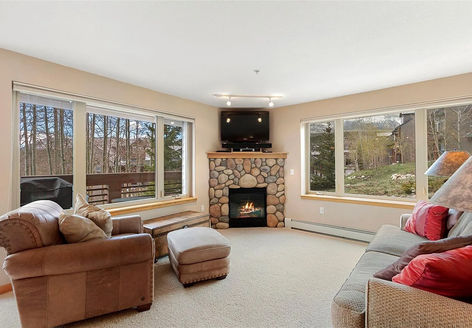 2 bed, 1200 sqft, $3,200 — Photo 1