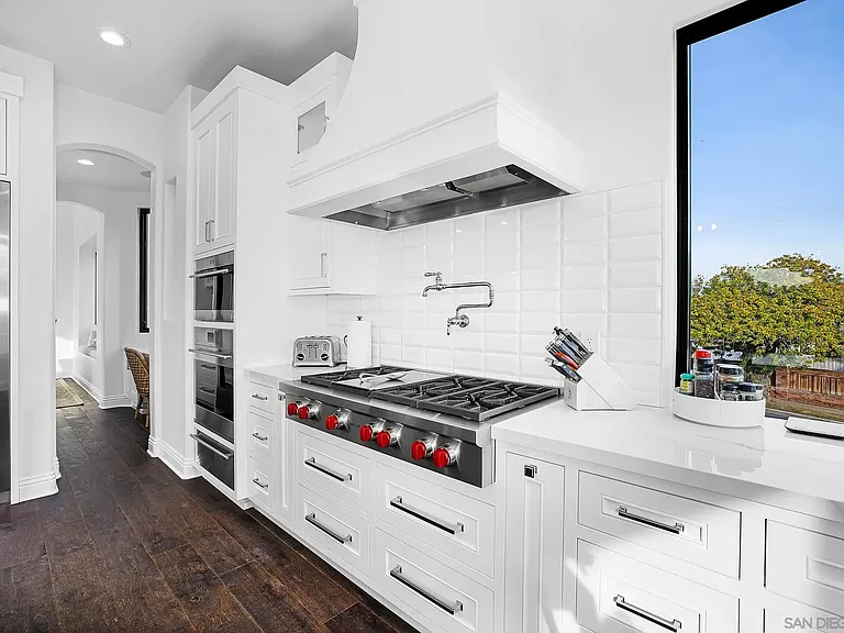 1070 Coronado Ave — Photo 13